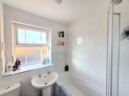 2 bedroom end of terrace house to rent - Photo 5