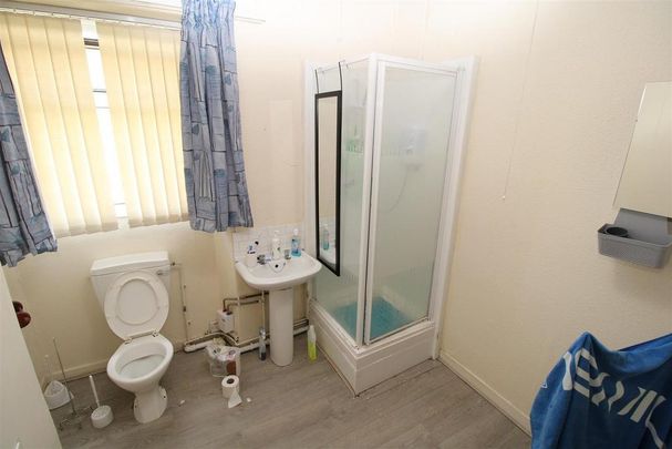 3 bedroom flat to rent - Photo 1