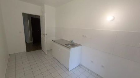 location Appartement T3 DE 74.16m² À GARCHES - Photo 5