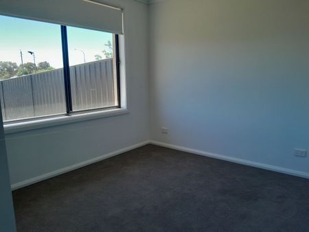 2/18 Rodgers Road, West Tamworth, NSW 2340 - Photo 2