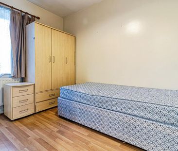 4 bedroom terraced house to rent - Photo 5