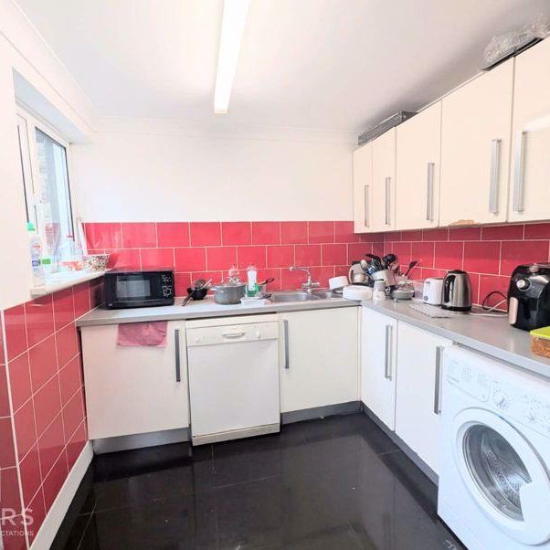 1 bedroom in a house share to rent - Photo 1