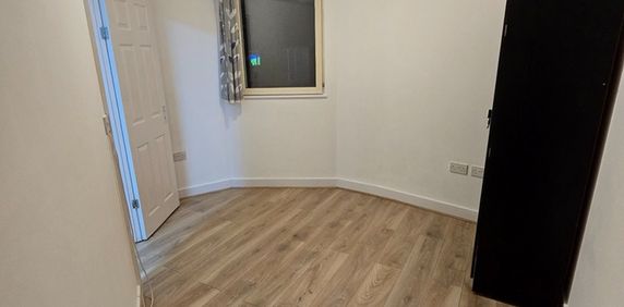 Room in a Shared Flat, Pickering Road, IG11 - Photo 2
