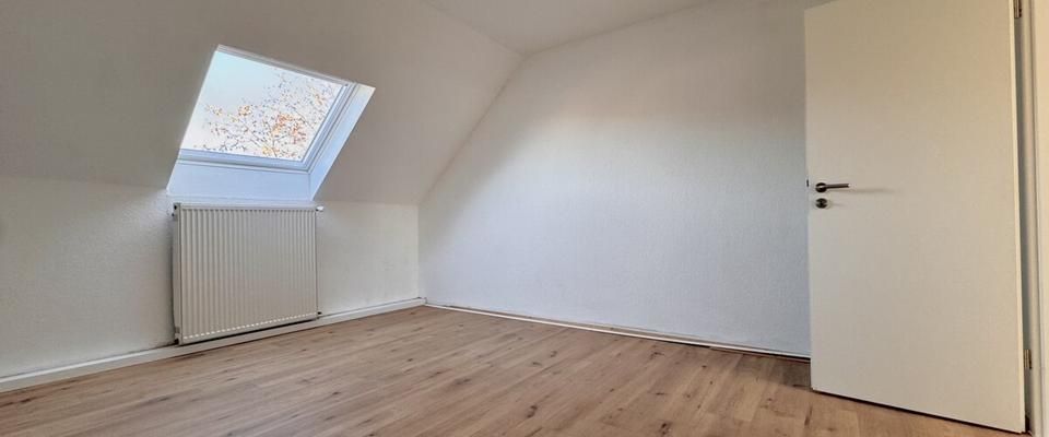 Frisch modernisierte Dachgeschosswohnung in ruhiger, zentraler Lage von Ottweiler - Photo 1