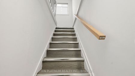 Detached Home For Lease | W8119810 - Photo 4