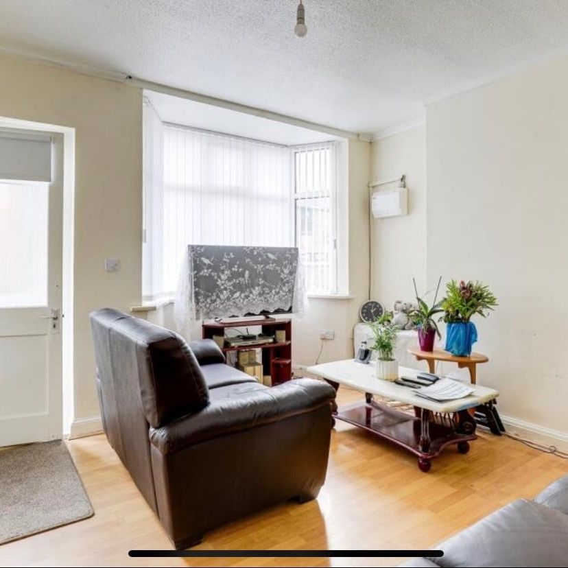 2 Bed Semi-Detached House, Holland Street, NG7 - Photo 1