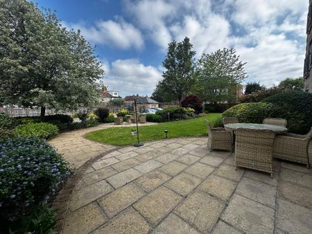 2 bedroom retirement property to rent - Photo 4