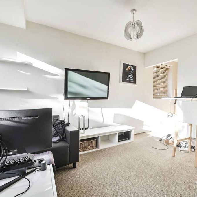 Studio to rent - Photo 1