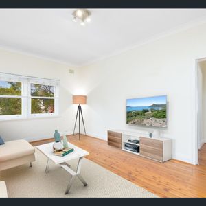 Two Bedroom Unit with Harbour Bridge Views - Photo 2