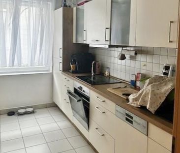 Mit Balkon, Terrasse, EBK ... neben Schiller-Galerie! - Photo 1