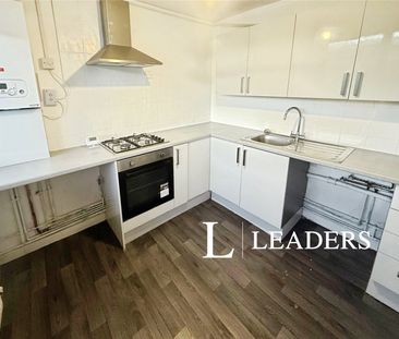 house to rent Princes Square, Stoke-on-Trent, Staffordshire, ST6 - Photo 3