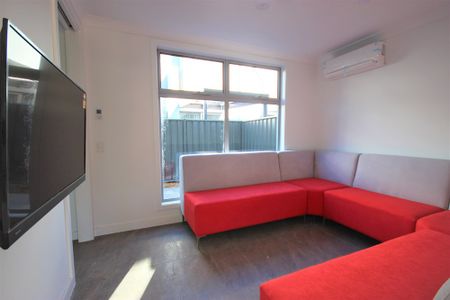 10-bedroom shared house / townhouse, Norman Street - Photo 2