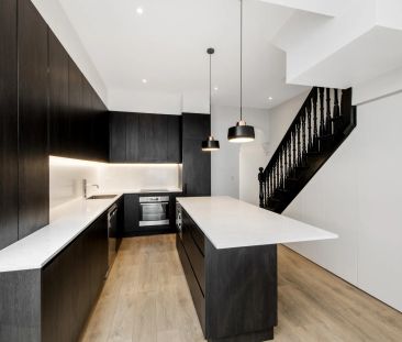 A home of style, location and size - Photo 3