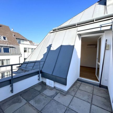 Erstbezug nach Sanierung - tolle 4-Zimmer Wohnung mit Dachterrasse - Photo 1