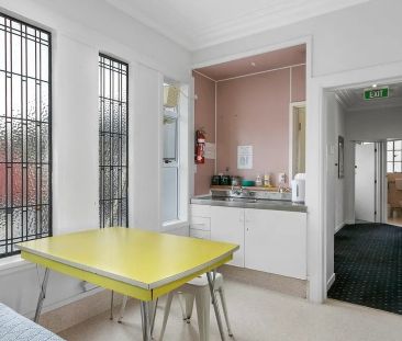 Cosy Furnished Room Available – Dun Barra House & Apartments - Photo 6