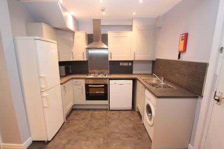 106 Belle Vue Road Leeds - LS3 1HF - Photo 4