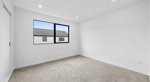 Modern Family Living in Beautiful Karaka - Photo 1