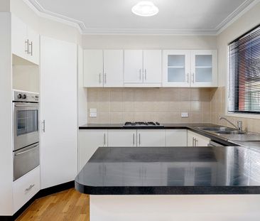 Low Maintenance 3 Bedroom Home in Prime Flora Hill - Photo 3
