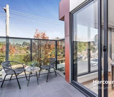 Perfect Position in the Heart of Kew! - Photo 1