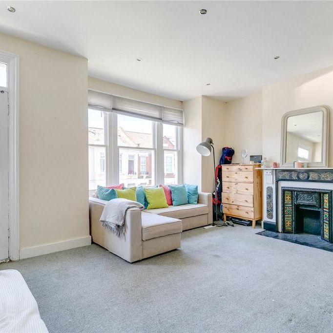 3 bedroom flat to rent - Photo 1