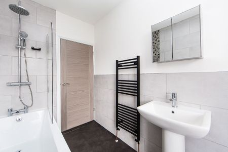 Cliff Mount, Hyde Park, Leeds - Photo 5