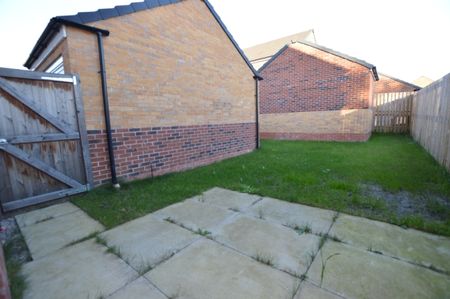 3 Bedroom Semi-Detached House - Photo 5