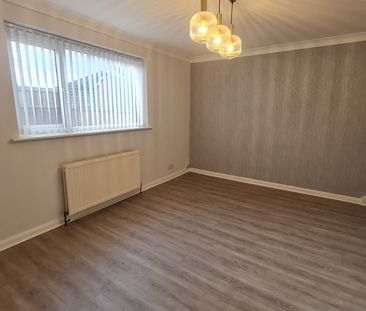 Cedar Walk, Pontefract, Featherstone - Photo 1