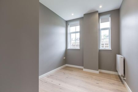 3 bedroom ground floor flat to rent - Photo 2