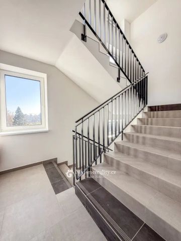 Pronájem novostavby bytu 2+kk s balkonem a parkovacím státním, 48 m - Photo 3