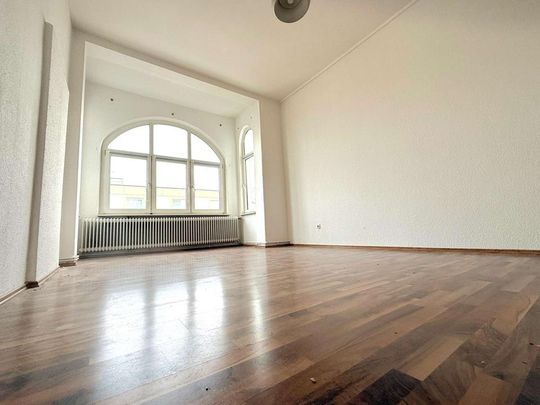 Großzügige Altbauwohnung in der Südstadt - Photo 1