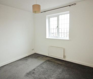 Leventhorpe Court, Oulton, Leeds - Photo 5