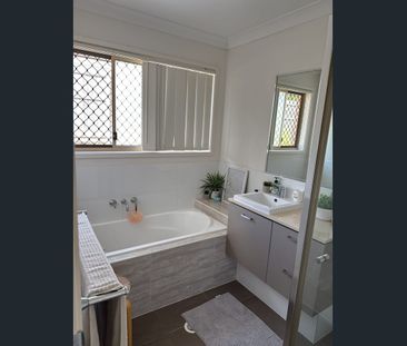 Comfortable Family Living in a Convenient Beaudesert Location! - Photo 3