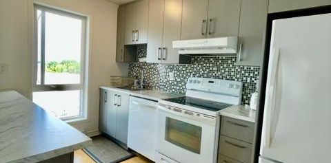 Charmant 3 ½ lumineux au 7e étage a 2 pas du metro Montmorency - Photo 2