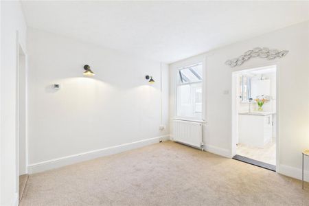 2 bedroom end of terrace house to rent - Photo 2