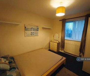 1 bedroom in a house share to rent - Photo 2