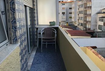 Apartamento T3 Praia da Barra, com cozinha equipada e parcialmente mobilado. Visite!