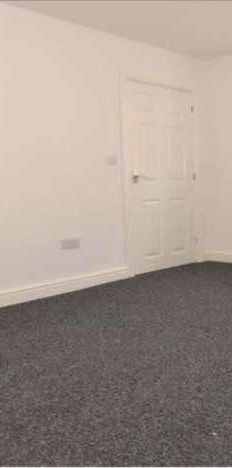 Flat, Talbot Court, Talbot Street, Brierley Hill, DY5 - Photo 1