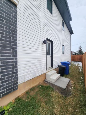 For Lease - 2 Marina Place, Welland, Ontario - Photo 2