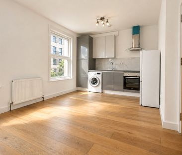 Station Road, London, SE25 5AH - Photo 2
