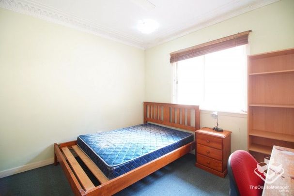 Only wo Bedrooms left, walk to UQ - Photo 1