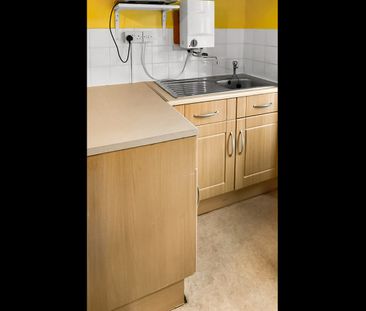 Bedsit, Waverley Road, BS6 - Photo 3