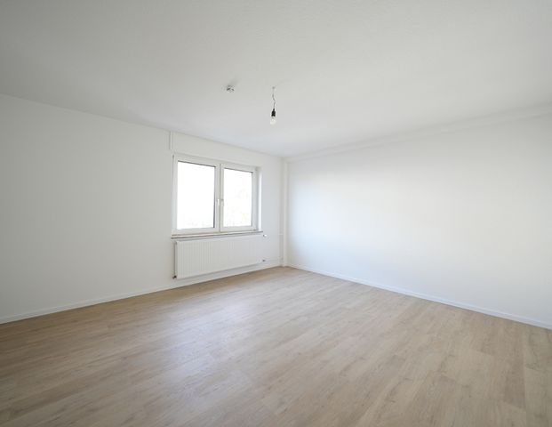 Frisch renovierte 3 Zimmerwohnung mit Loggia am Westwall - Photo 1