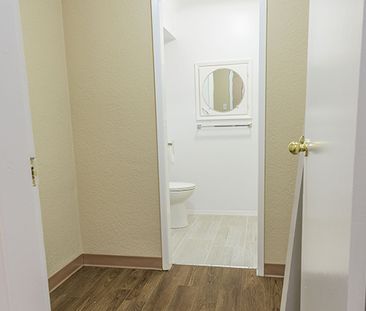 Island Manor Apartments - 1 Bedroom - Photo 3