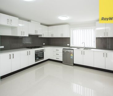 TOWNHOUSE, WALK TO STATION - Photo 1