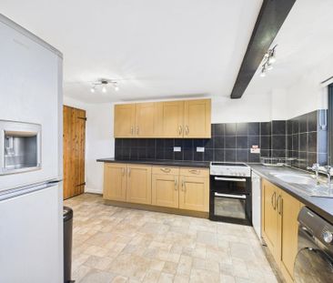 2 bedroom maisonette to rent - Photo 4