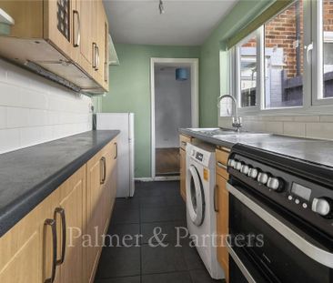 2 bedroom terraced house to rent - Photo 2