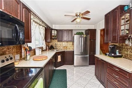 For Lease - 37 Caledon Court, Oshawa, Ontario - Photo 3