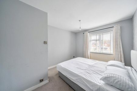 4 bedroom link detached house to rent - Photo 4