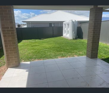 2/87 Aberglasslyn Rd, Rutherford, NSW 2320 - Photo 6