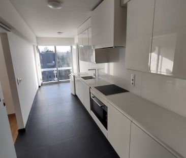 Recent vernieuwd, 2 slaapkamer appartement met garage. - Photo 4